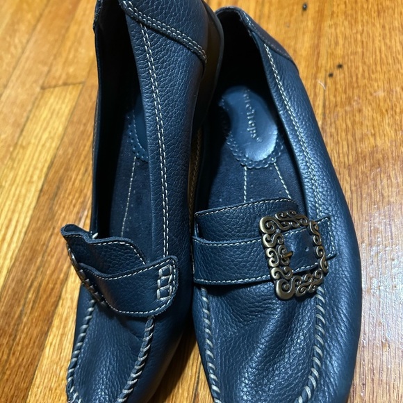 Bare Traps~Ladies Leather Slip-On Loafers~Size 7.5 Blue Pre-Owned - Picture 2 of 13